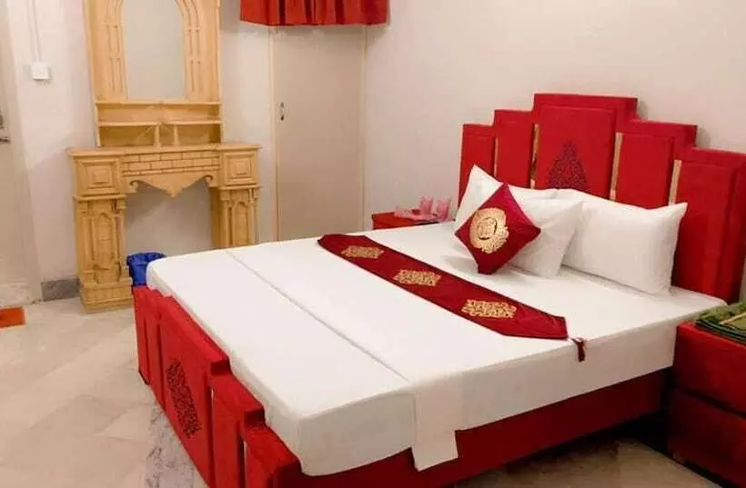 هتل Neelum Guest House