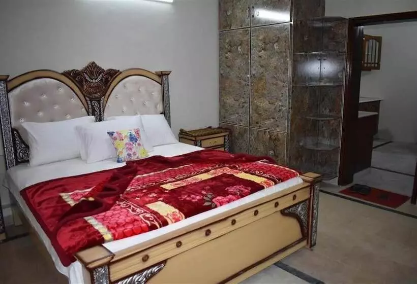 هتل Neelum Guest House