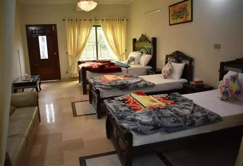 هتل Neelum Guest House