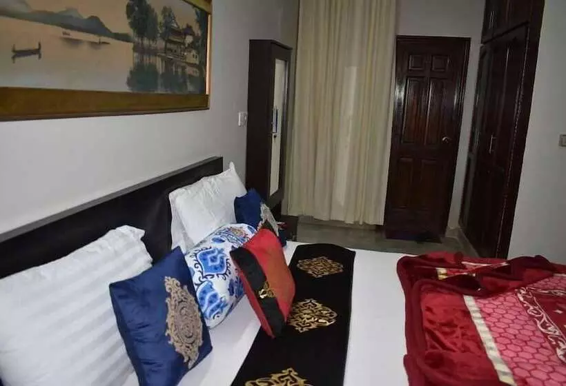هتل Neelum Guest House