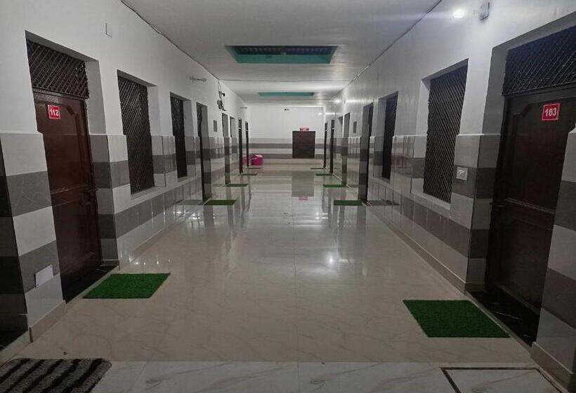 فندق Oyo Dixit Gest House