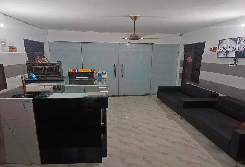 Hotelli Oyo Dixit Gest House