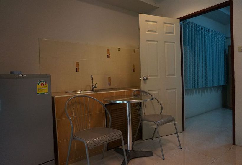 هتل Baan Taweesuk Guest House