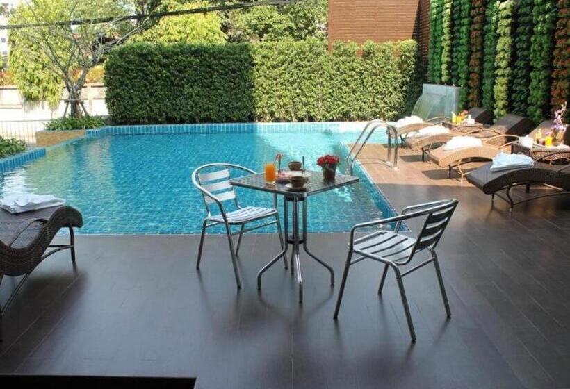 Отель Chariot Pattaya