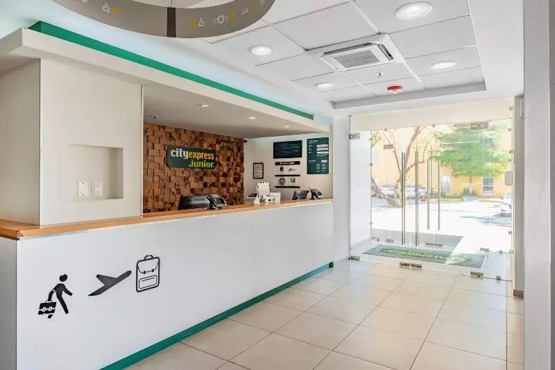 فندق City Express Junior By Marriott Toluca Aeropuerto