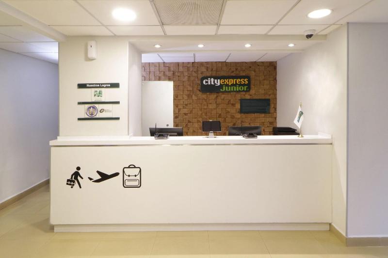 فندق City Express Junior By Marriott Toluca Aeropuerto