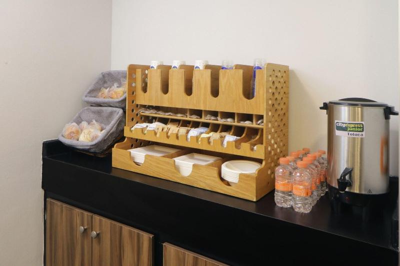 فندق City Express Junior By Marriott Toluca Aeropuerto