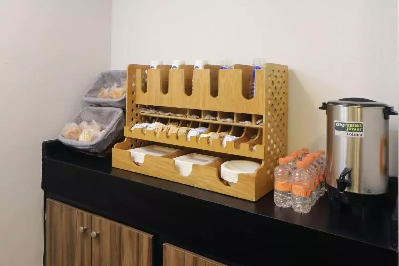 فندق City Express Junior By Marriott Toluca Aeropuerto