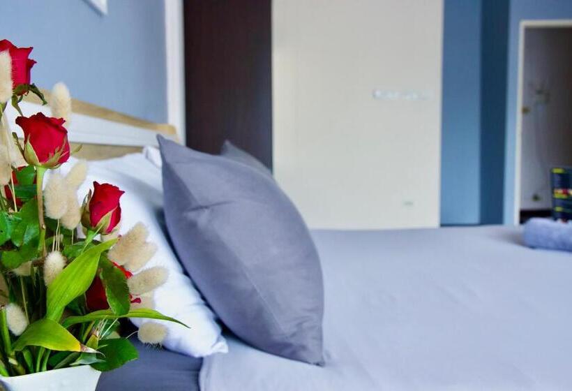 호텔 Golden Guesthouse By The Beach Cha Am