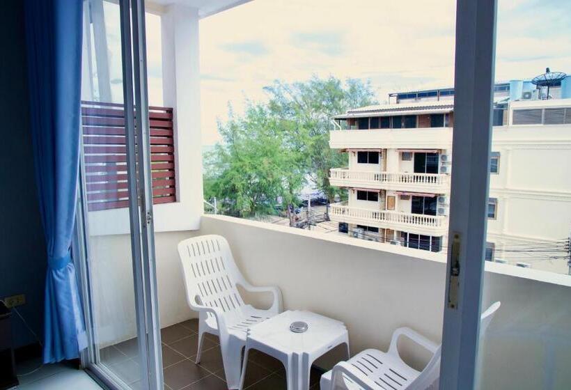 호텔 Golden Guesthouse By The Beach Cha Am