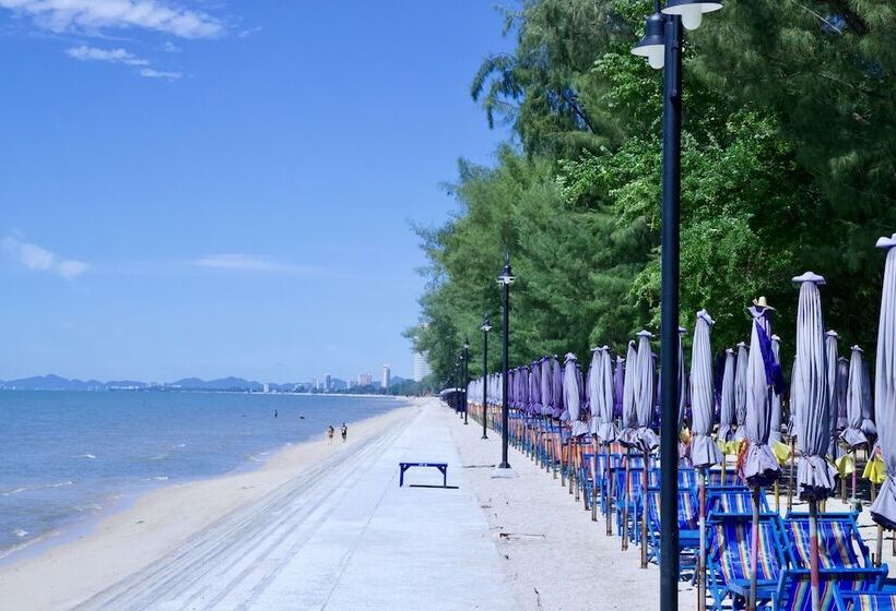 호텔 Golden Guesthouse By The Beach Cha Am