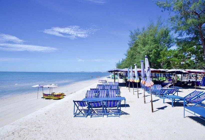 호텔 Golden Guesthouse By The Beach Cha Am