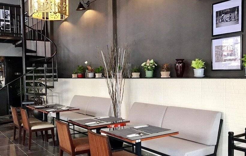 호텔 Golden Guesthouse By The Beach Cha Am