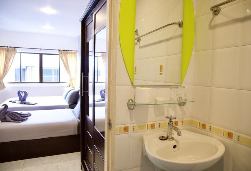 호텔 Golden Guesthouse By The Beach Cha Am