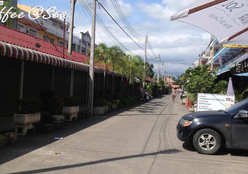 호텔 Golden Guesthouse By The Beach Cha Am