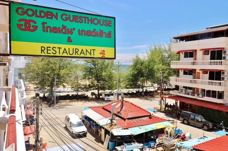 호텔 Golden Guesthouse By The Beach Cha Am