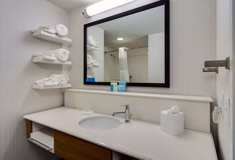 Отель Hampton Inn & Suites Rome