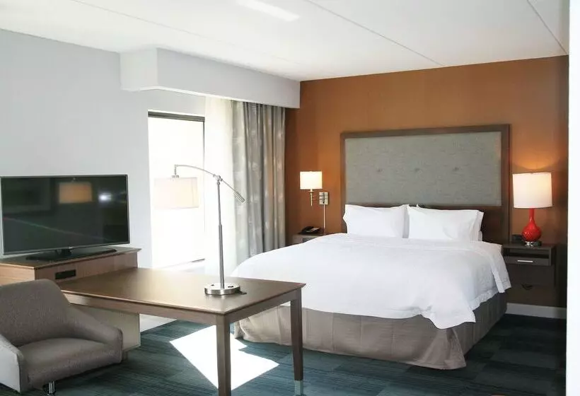 Отель Hampton Inn & Suites Rome