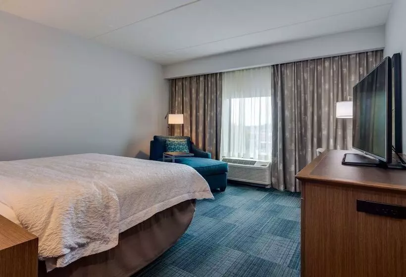 Отель Hampton Inn & Suites Rome