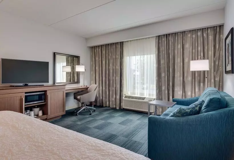 Отель Hampton Inn & Suites Rome