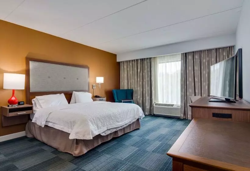 Отель Hampton Inn & Suites Rome