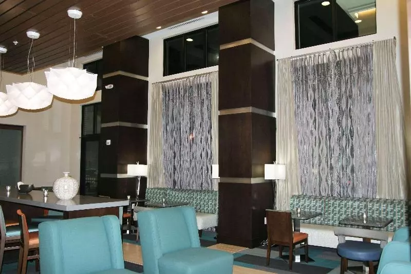 Отель Hampton Inn & Suites Rome