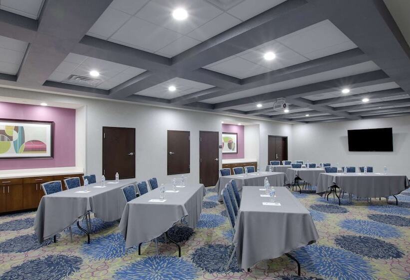 هتل Hampton Inn & Suites Tylersouth