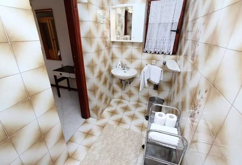 Отель Room And Apartments Mariza