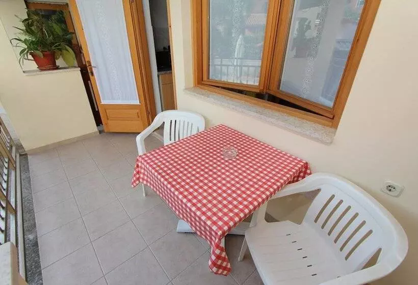 Отель Room And Apartments Mariza