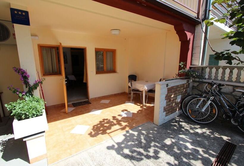 ホテル Room And Apartments Mariza