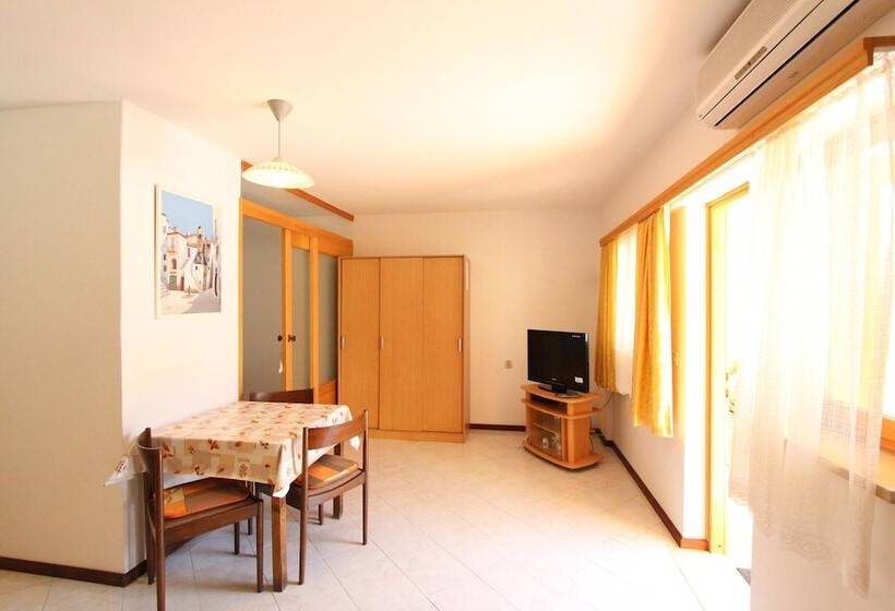 ホテル Room And Apartments Mariza