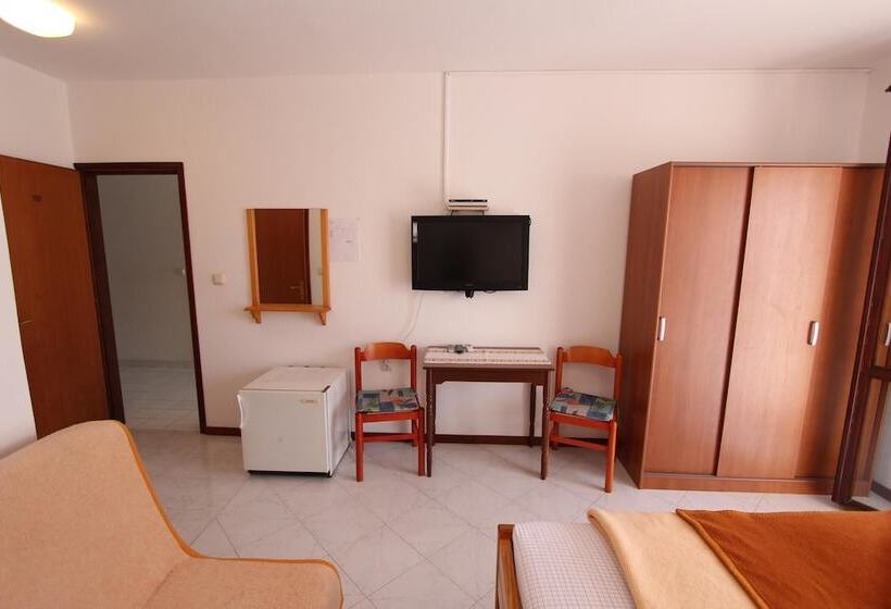 ホテル Room And Apartments Mariza