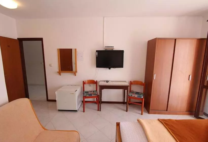 Отель Room And Apartments Mariza