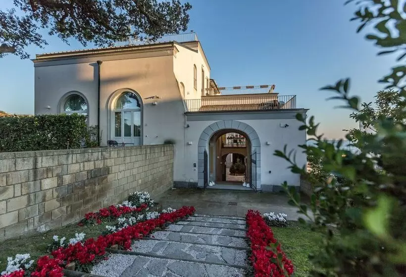 Отель Villa Avellino Historic Residence