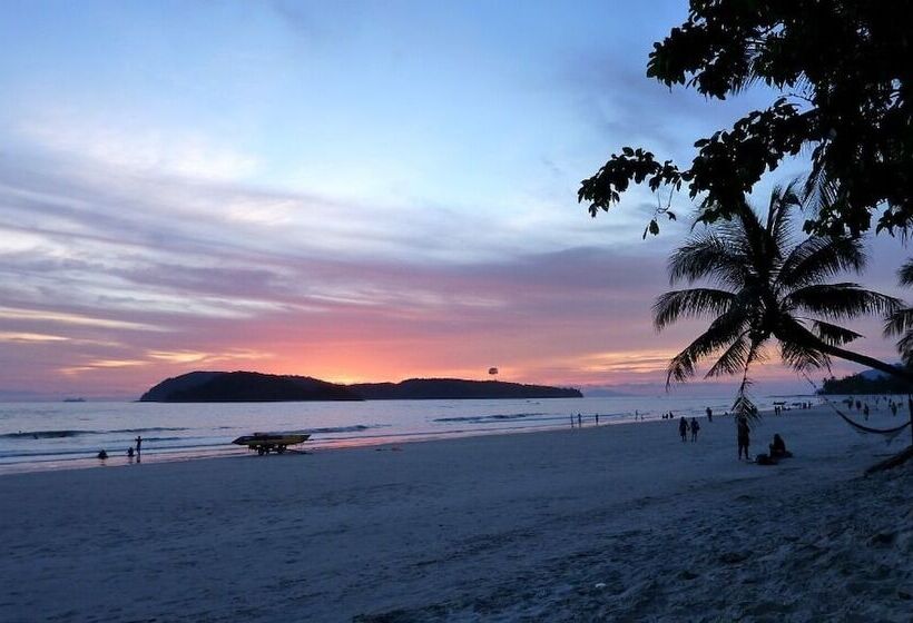 فندق على الطريق Shell Out Cenang Beach Resort