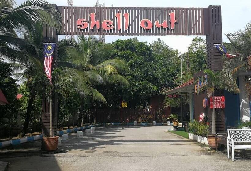 فندق على الطريق Shell Out Cenang Beach Resort