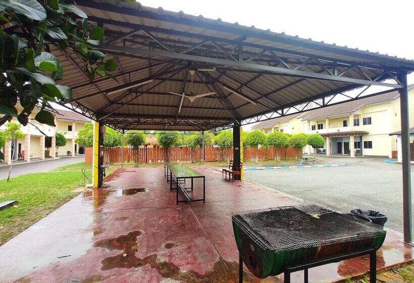 فندق على الطريق Shell Out Cenang Beach Resort