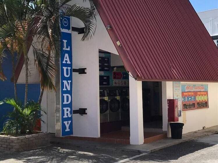 فندق على الطريق Shell Out Cenang Beach Resort