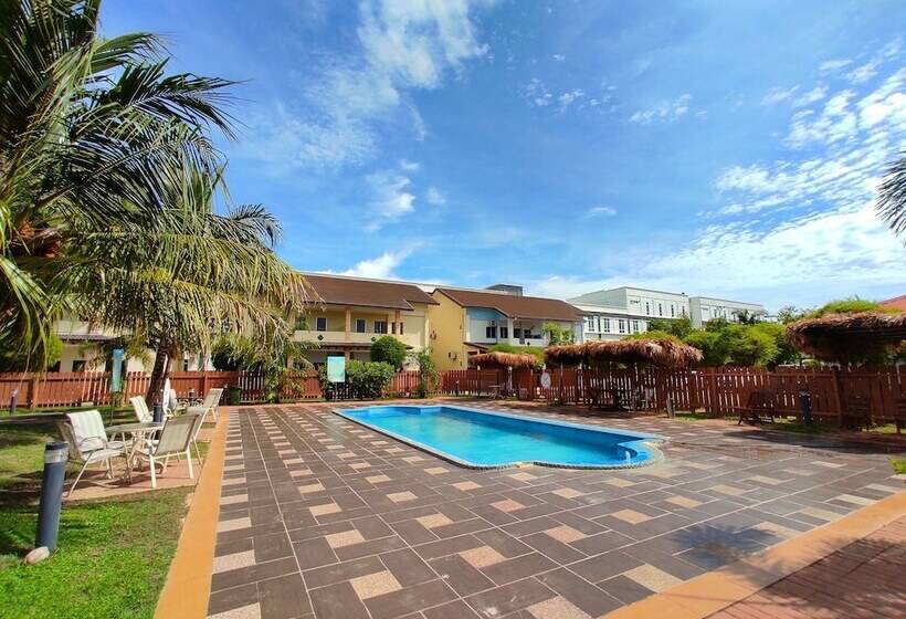 فندق على الطريق Shell Out Cenang Beach Resort