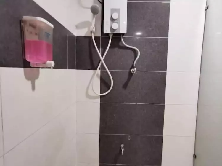 Motel Shell Out Cenang Beach Resort