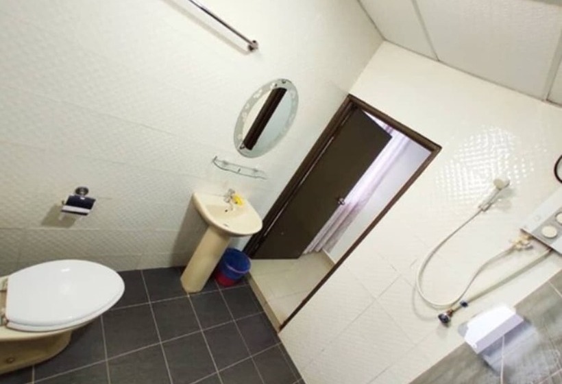 فندق على الطريق Shell Out Cenang Beach Resort