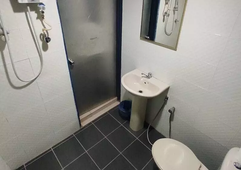 Motel Shell Out Cenang Beach Resort