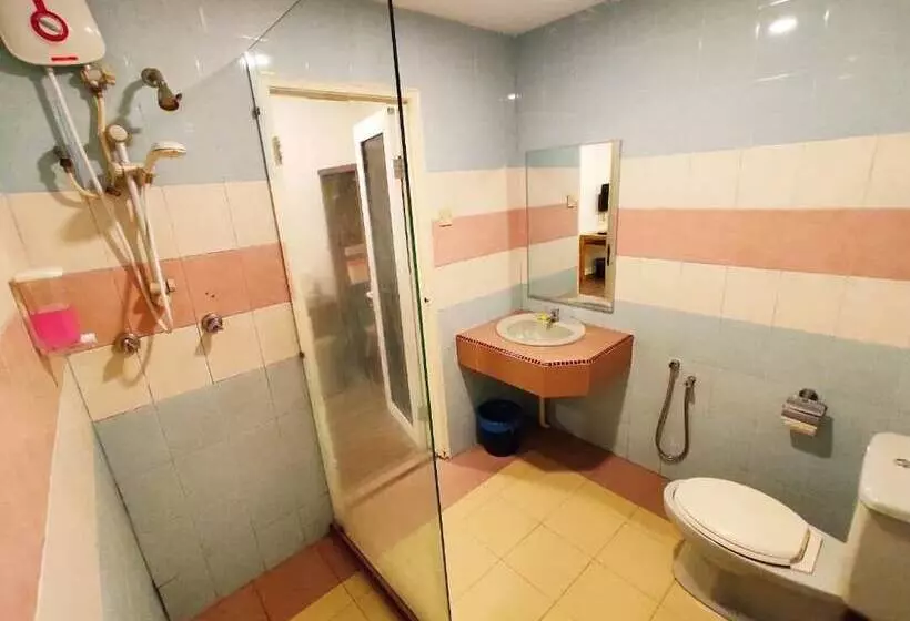 Motel Shell Out Cenang Beach Resort