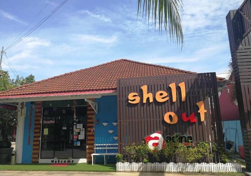 فندق على الطريق Shell Out Cenang Beach Resort