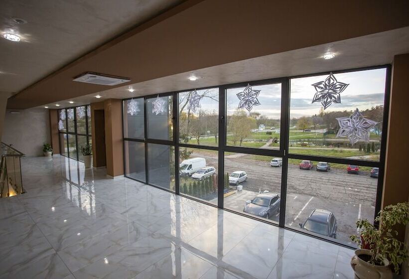 هاستل Monogramlux