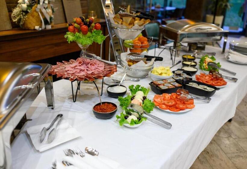 هاستل Monogramlux