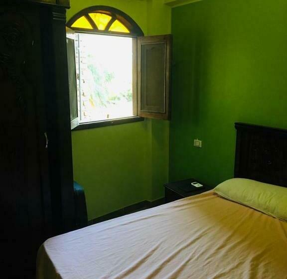 تختخواب و صبحانه القرنة