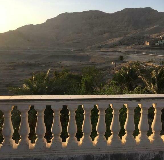 تختخواب و صبحانه القرنة