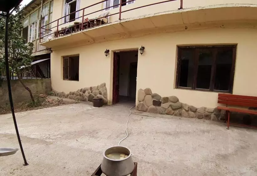 تختخواب و صبحانه Nargizaanta