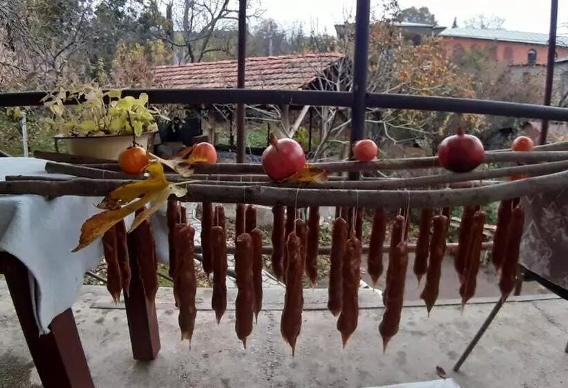 تختخواب و صبحانه Nargizaanta